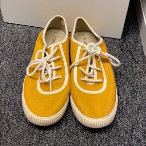 Toms lace up shoes